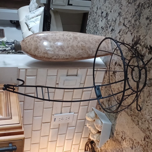 Wire Fruit Basket with removeable Banana Holder - Picture 3 of 13
